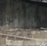 В Астрахани на Новом мосту опасную яму огородили гипсокартоном и ведром - Южная Волна
