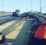 В Астрахани разыскивают водителя, потерявшего на мосту кучу кирпича - Астрахань 24