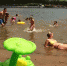 В Астрахани на пляже спасли захлебнувшуюся водой маленькую девочку - Астрахань 24