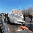 В провале у астраханского рынка застряли два автомобиля - Астрахань.Ру