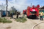 В Советском районе Астрахани горит жилой дом