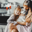 Mother with daughter at home - Сетевое издание Арбуз