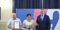 Игорь Бабушкин в День семьи, любви и верности вручил медали 16 семьям - Астрахань.Ру