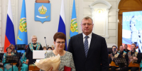 Игорь Бабушкин вручил астраханцам госнаграды в честь Дня народного единства - ГТРК Лотос