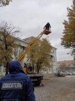 Коммунальные службы города продолжают устранять последствия непогоды