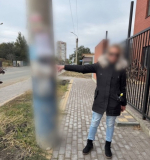 Астраханка расклеивала запрещённую рекламу