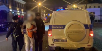 Под Астраханью полицейского повалили на землю и избили по голове - Газета Волга