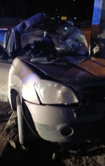 Астраханские спасатели освободили зажатых в автомобиле людей