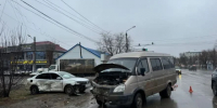 В Астрахани в ДТП с маршрутным такси пострадали трое несовершеннолетних - ГТРК Лотос