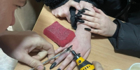 Астраханские спасатели помогли девушкам снять застрявшие кольца - Астрахань 24