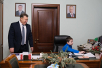 Глава Астрахани Игорь Редькин исполнил мечту юного астраханца в новогодней акции «Ёлка желаний»
