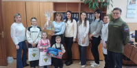 Сотрудники Нижне-Волжского управления Росприроднадзора и ФГБУ «СевКасптехмордирекция» поздравили с Днем защитника Отечества многодетную семью участника СВО - Росприроднадзор