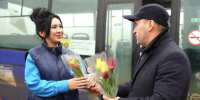 В Астрахани женщин водителей автобусов поздравляют с 8 марта - Газета Волга