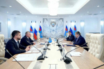 Астраханский губернатор и глава Росавтодора обсудили благоустройство дорог
