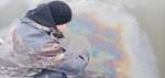 Росприроднадзор зафиксировал загрязнение нефтепродуктами реки Волга под Астраханью