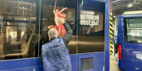 Астраханские автобусы украсили к 80-летнему юбилею Победы - Астраханский листок