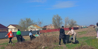 Студенты Володарского филиала АГПК приняли участие в районном субботнике - АГПК