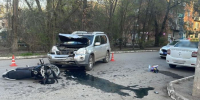 На правобережье Астрахани в ДТП с участием двух иномарок и мотобайка пострадал 17-летний парень - Punkt-a.info