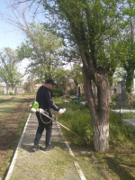 К 80-летию Великой Победы Ассоциация выполнила санитарную уборку территории Мемориального комплекса на Братской могиле на старом кладбище в г. Астрахани