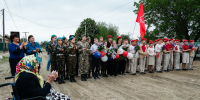 В Камызякском районе Астраханской области прошел «Парад у дома ветерана» - Газета Волга