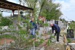 Завершены работы по санитарной уборке территории, прилегающей к Мемориальному комплексу на старом кладбище