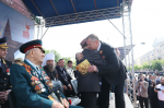 На торжественное построение войск и Бессмертный полк в Астрахани пришло около 60 тысяч человек