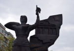 В Саратове установили памятник легендарной регулировщице Победы