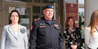 Командир астраханского СОБР поздравил выпускников родной школы с Последним звонком - Газета Волга