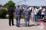 Росгвардейцы поздравили астраханских пограничников с профессиональным праздником