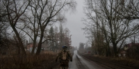 ТАСС: Бойцы ВСУ все чаще сдаются в плен благодаря родственникам из России - Комсомольская Правда