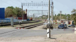 В Астрахани временно ограничат проезд автомобилей через железнодорожный переезд