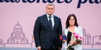 Астраханский губернатор вручил награды работникам соцсферы - ГТРК Лотос