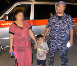 В Астрахани сотрудники Росгвардии нашли и вернули родителям потерявшегося ребёнка