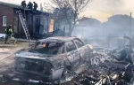 В Астрахани загоревшаяся машина подожгла двухэтажный дом