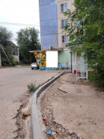 Администрация Астрахани потребовала убрать мусор около областной детской больницы