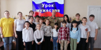 О боевых буднях и поддержке: участник СВО провел урок мужества для юных астраханцев - Газета Волга