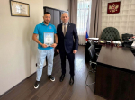 Министр транспорта Астраханской области поблагодарил водителя «Таксомоторного парка №20» за спасение человека