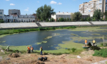 Болото отменяется: в Астрахани взялись за уборку Стрелки от водорослей