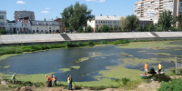 В Астрахани очищают акваторию стрелки возле ЗАГСа - Газета Волга