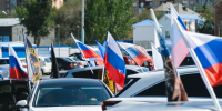 В Астрахани прошел автопробег, посвященный Дню Государственного флага РФ - Газета Волга