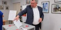 Спикер регионального парламента Игорь Мартынов одним из первых принял участие в выборах - Дума