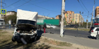 В Астрахани автофургон въехал в толпу пешеходов на тротуаре - Bloknot-Astrakhan.Ru