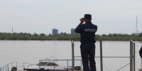 В Астраханской области спасли рыбака, оставшегося без вёсел на середине реки - Комсомольская Правда