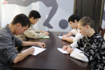 «Спасибо за то, что делаете для нас»: юные астраханцы написали письма бойцам СВО