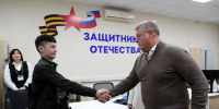 Губернатор Астраханской области вручил ключи от автомобиля ветерану СВО - Газета Волга