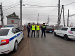 Астраханским водителям напомнили о правилах пересечения железнодорожных переездов