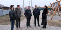 В астраханском селе Началово продолжается благоустройство парка - Астраханский листок