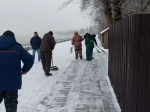 В Астрахани коммунальщики убирают выпавший снег и обрабатывают дороги противогололедной смесью