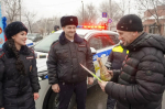 Волшебство на дорогах: как в Астрахани поздравляли водителей
