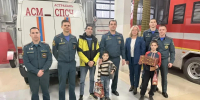 Для астраханских детей организовали экскурсию в пожарно-спасательную часть в рамках акции «Елка желаний» - Портал органов государственной власти